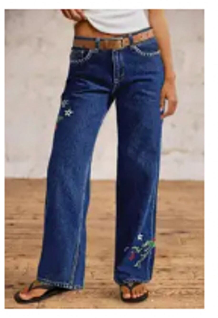 NWT Flemingals Embroidery Mid Waist Straight Leg Jeans Sz M